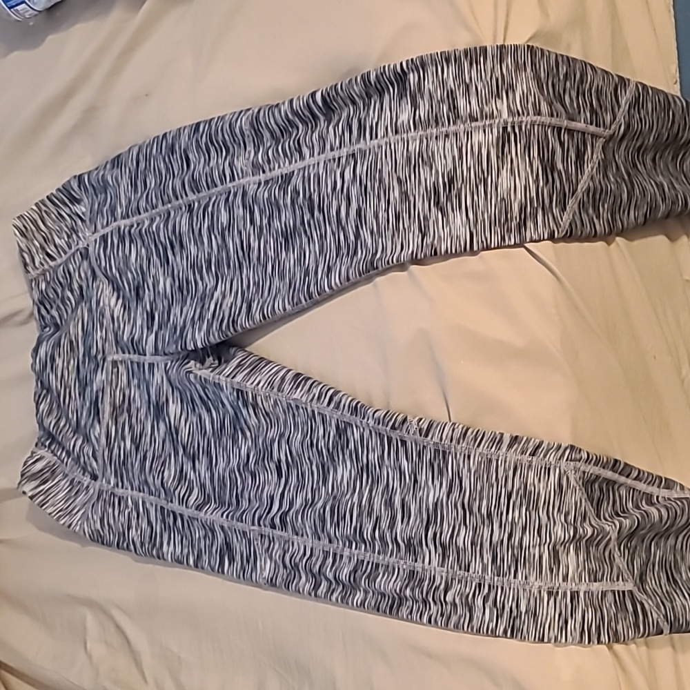 Black stretching leggings with pockets